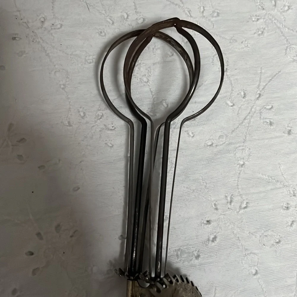 Vintage A&J Egg Beater Kitchen Collectible Patent Dated 1923, all metal, works